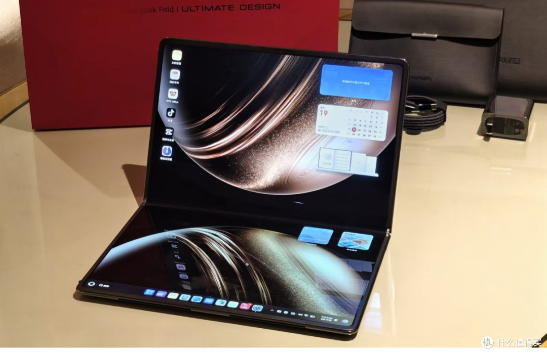 MateBook Fold非凡大师真的太有科幻感了