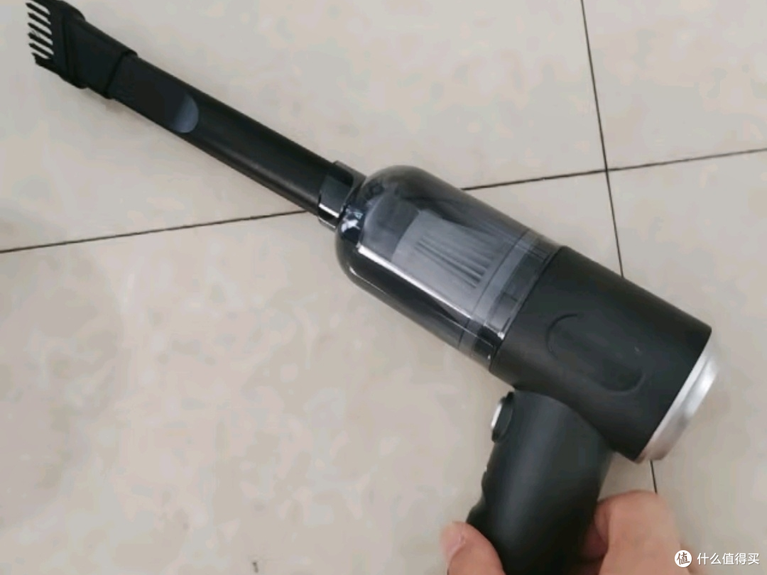 别再交智商税！车载吸尘器真的很鸡肋