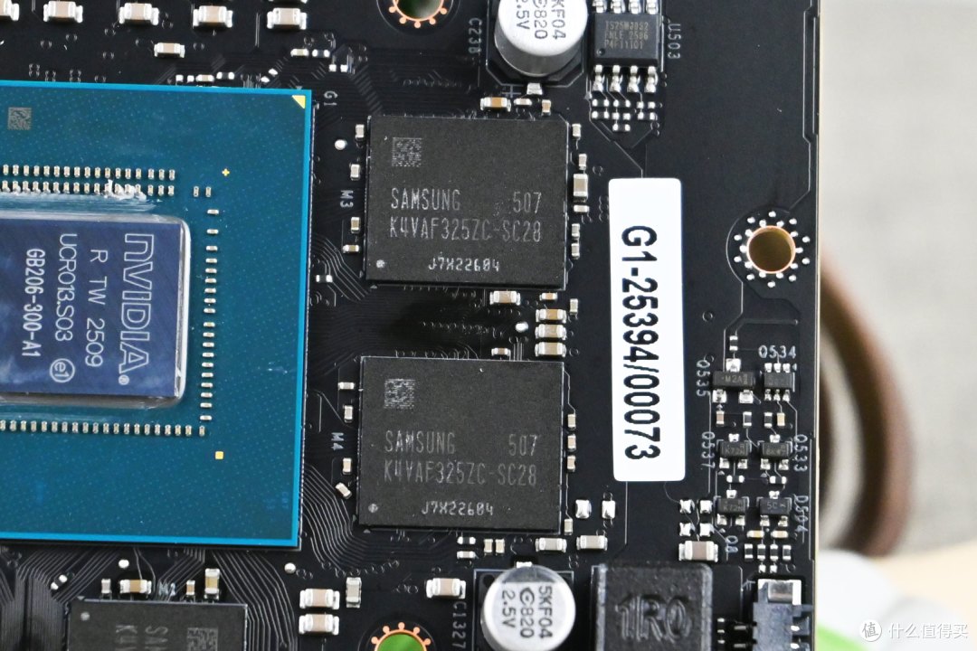 三星GDDR7显存K4VAF325ZC-SC28