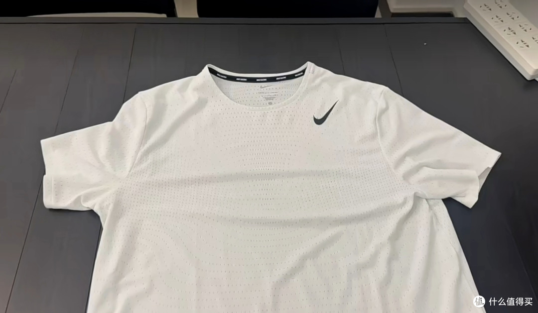 Nike AEROSWIFT Dri-FIT ADV 短袖：速干舒适，开启夏日运动好体验！
