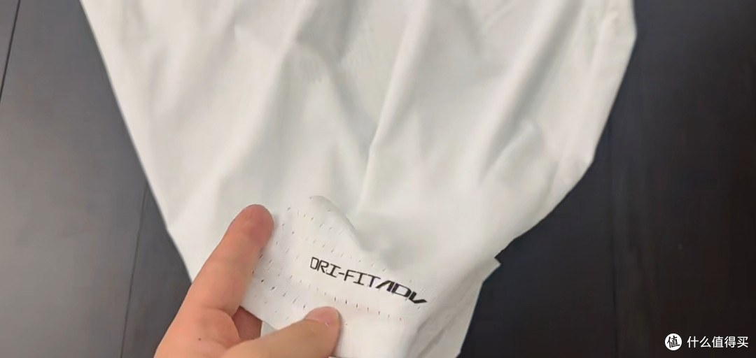Nike AEROSWIFT Dri-FIT ADV 短袖：速干舒适，开启夏日运动好体验！