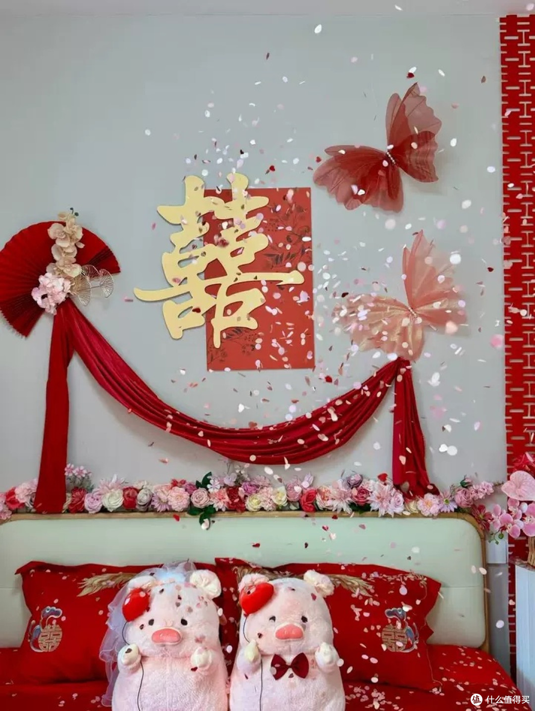 婚房布置抄作业!吾家有喜 KT 板让卧室客厅秒变杂志大片现场