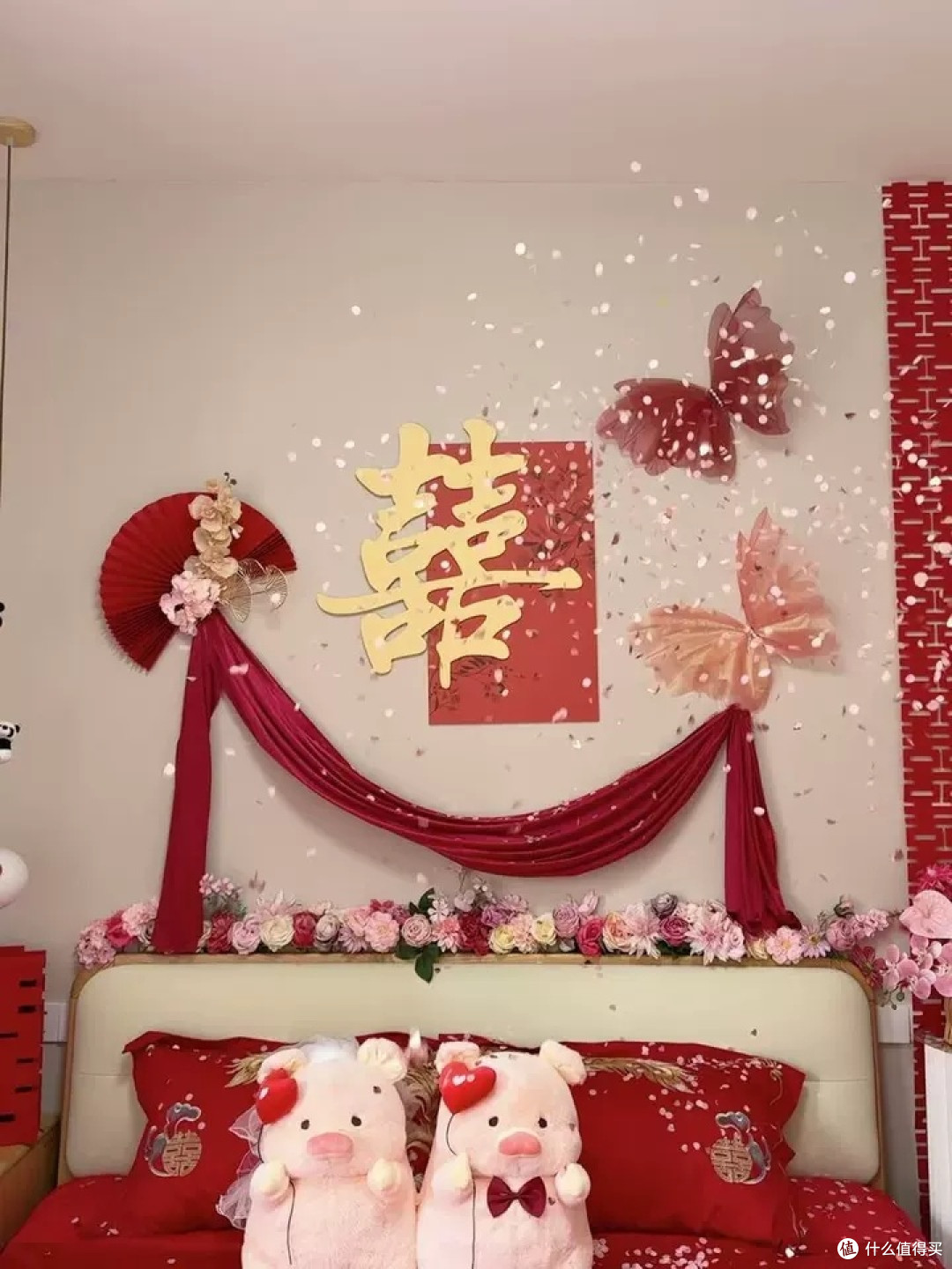 婚房布置抄作业!吾家有喜 KT 板让卧室客厅秒变杂志大片现场