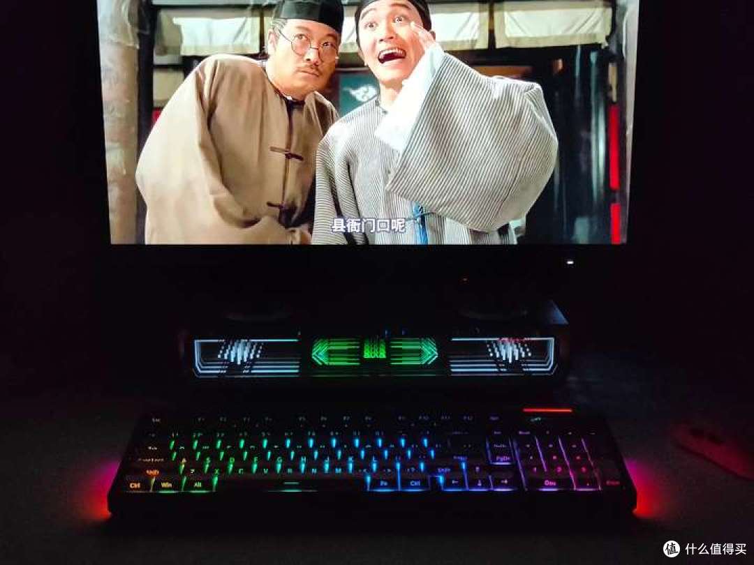 关掉灯我惊了，百元音箱竟能开出无限深渊！