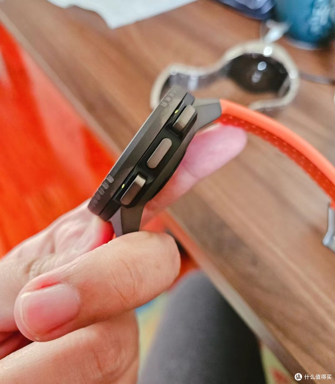 户外探险硬核之选:颂拓 SUUNTO Vertical 太阳能精钢版