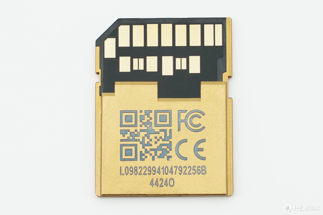 不锈钢躯体IP68防护,雷克沙 ARMOR SDXC UHS-II存储卡评测