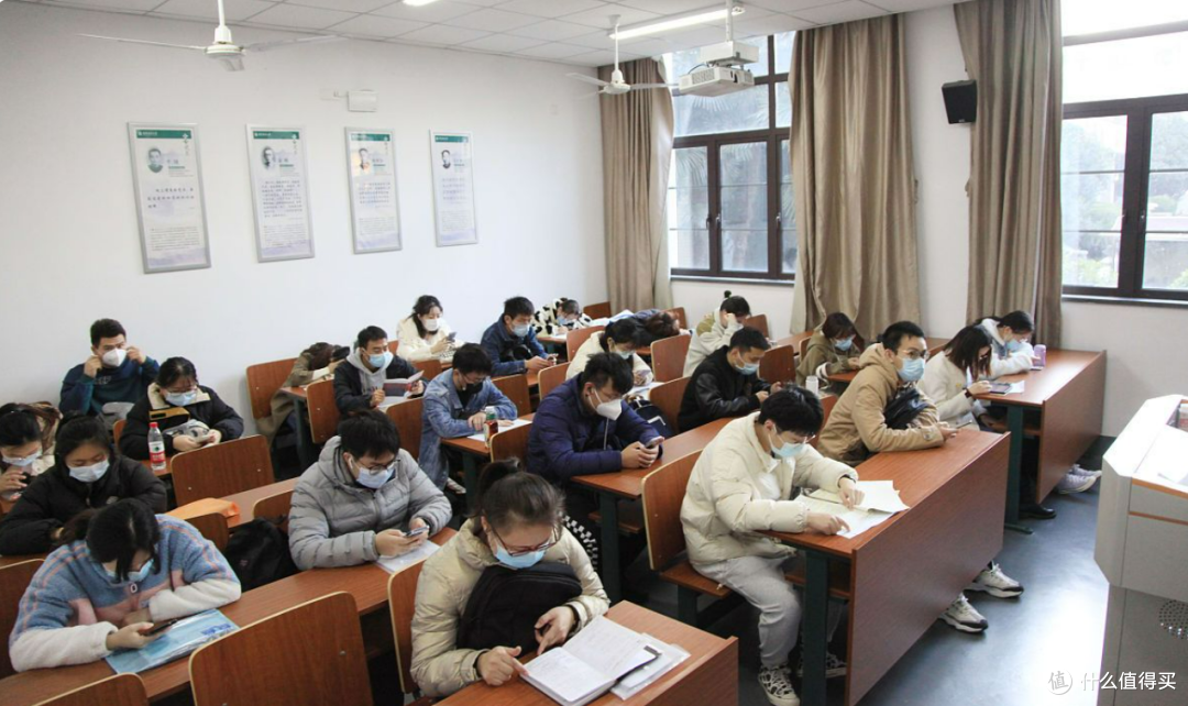 2025 年听脑AI如何解决幼儿园理事会会议纪要记录难题