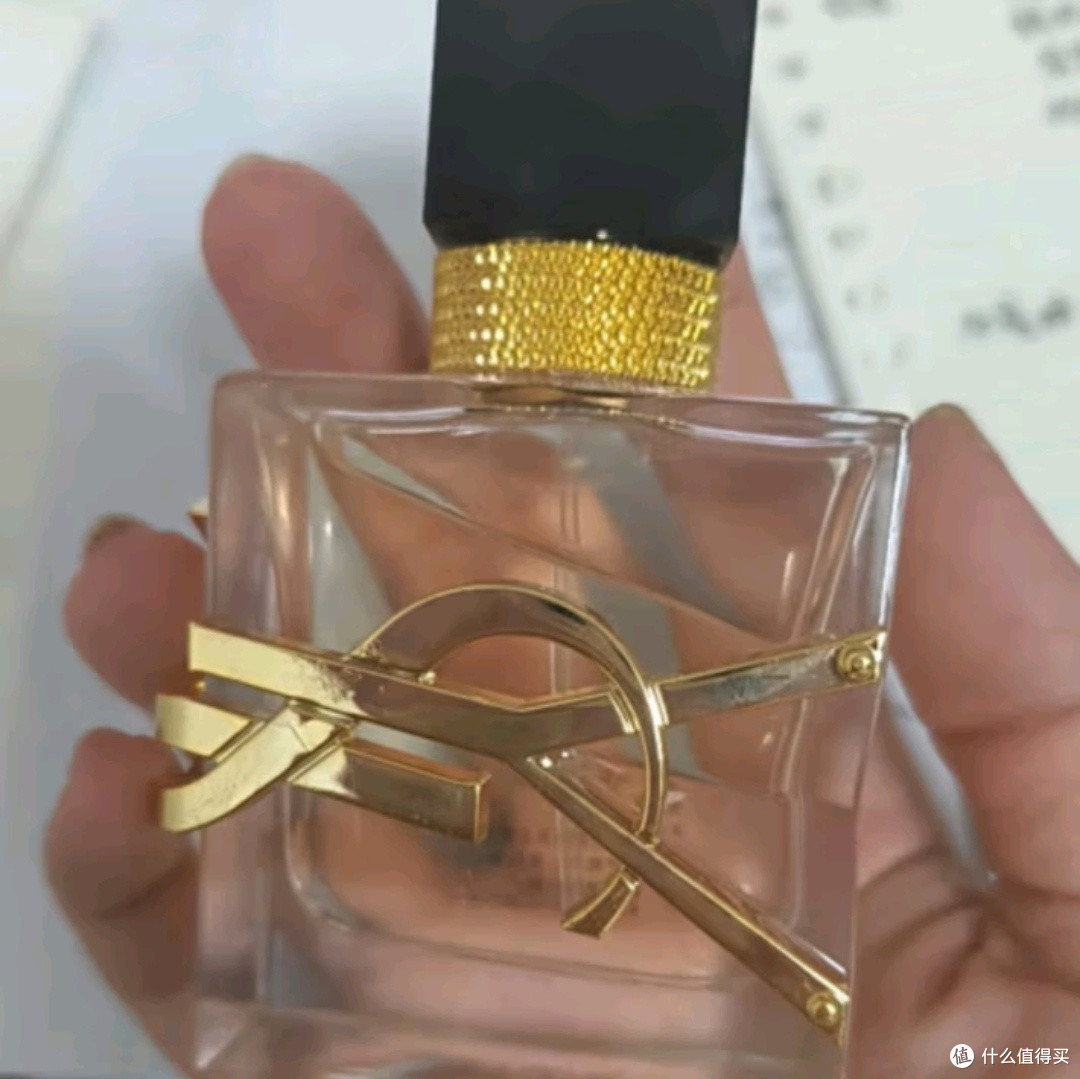 圣罗兰自由之水50ml女士香水礼盒：抢先购，献给她的独特生日礼物