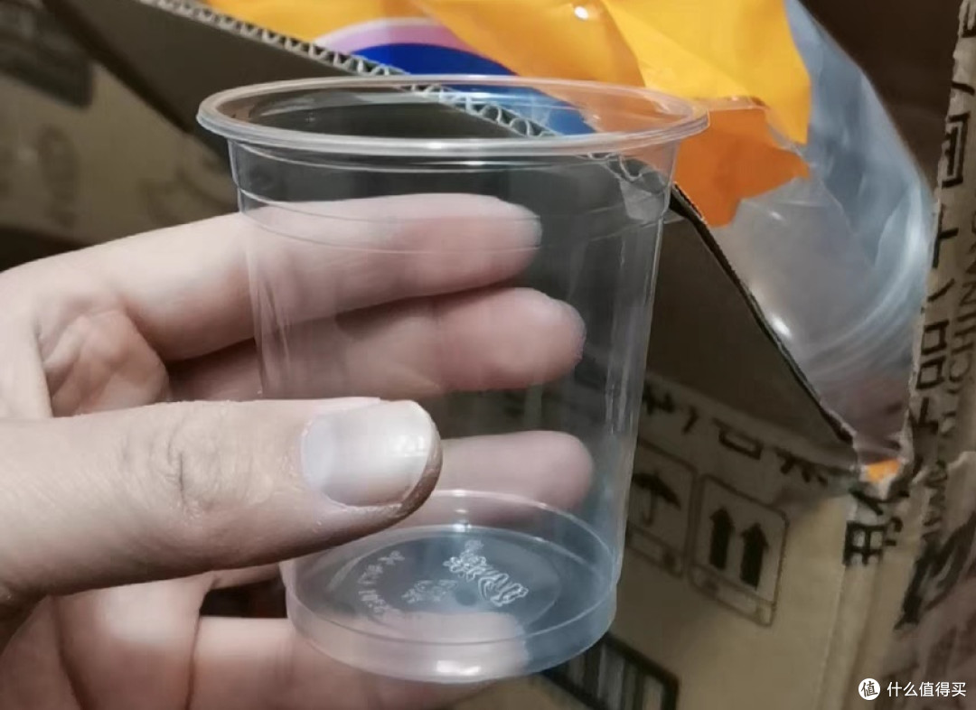 家中不可少的一次性水杯，320ml的容量刚合适