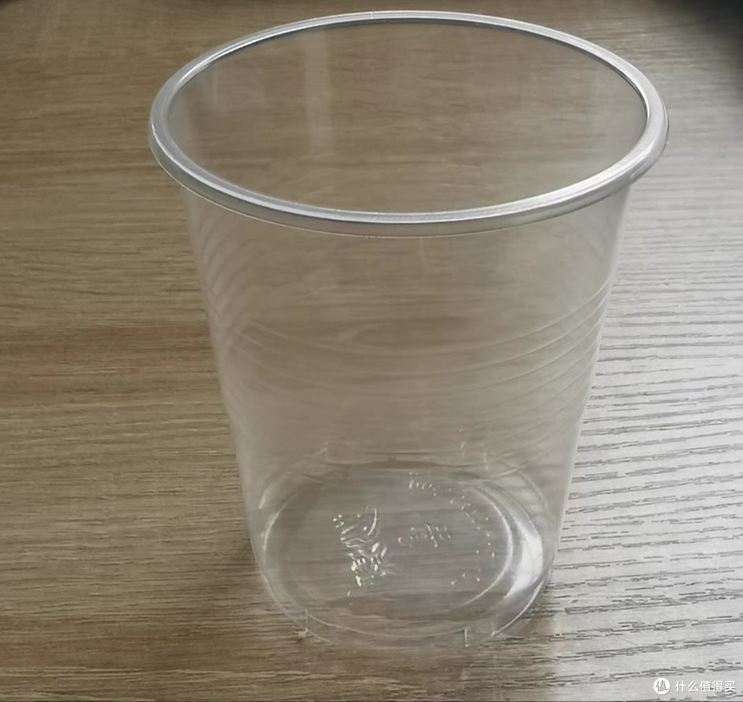 家中不可少的一次性水杯，320ml的容量刚合适