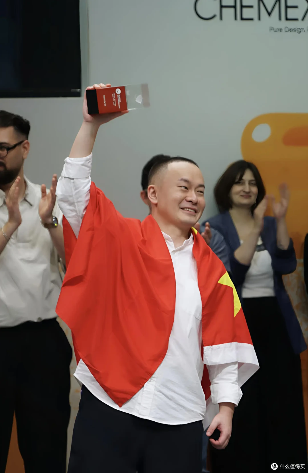 『兔牙咖啡馆』祝贺乔治队长夺冠！聊聊彭近洋的咖啡冲煮比赛细节