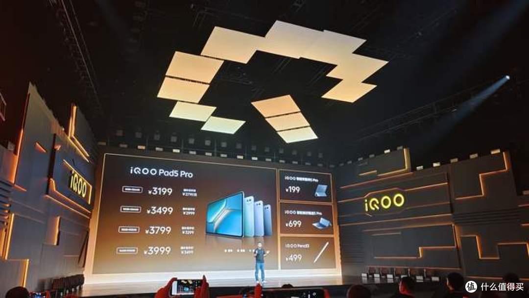 激情为你而生!撼动峡谷 双芯小金刚iQOO Neo10 Pro+爆燃发布