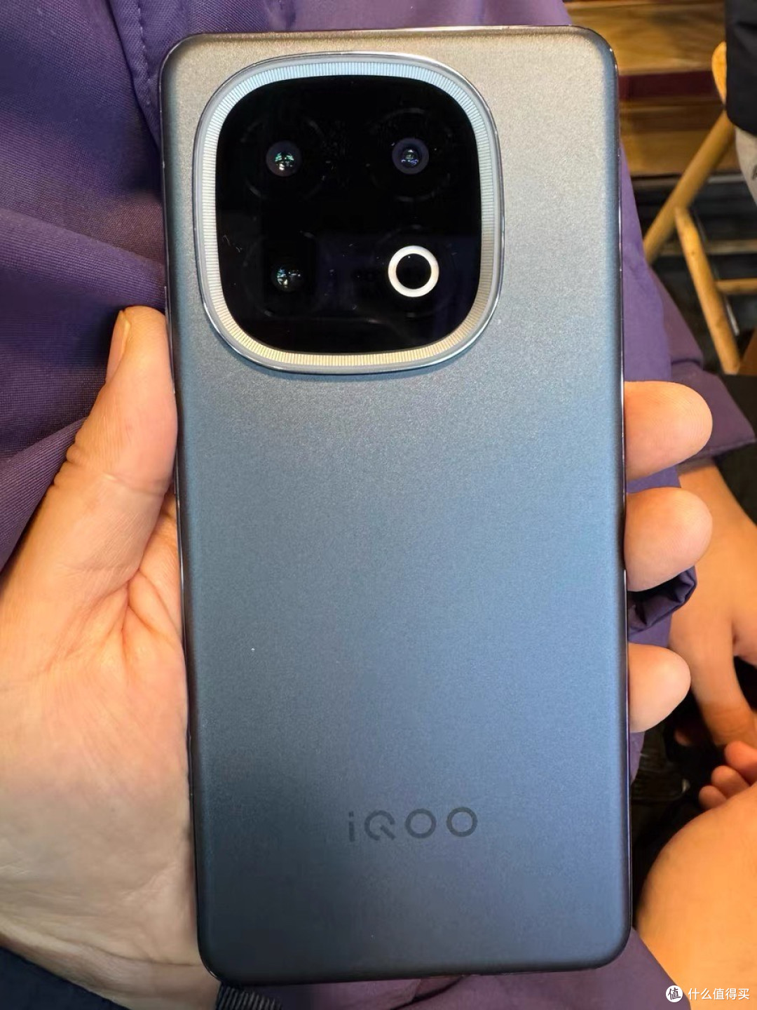 iQOO 13游戏体验佳,续航升级