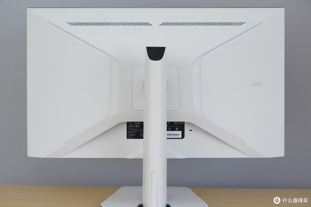 电竞桌搭颜值&性能双杀,国补高性价比-雷鸟32U8MiniLED显示器
