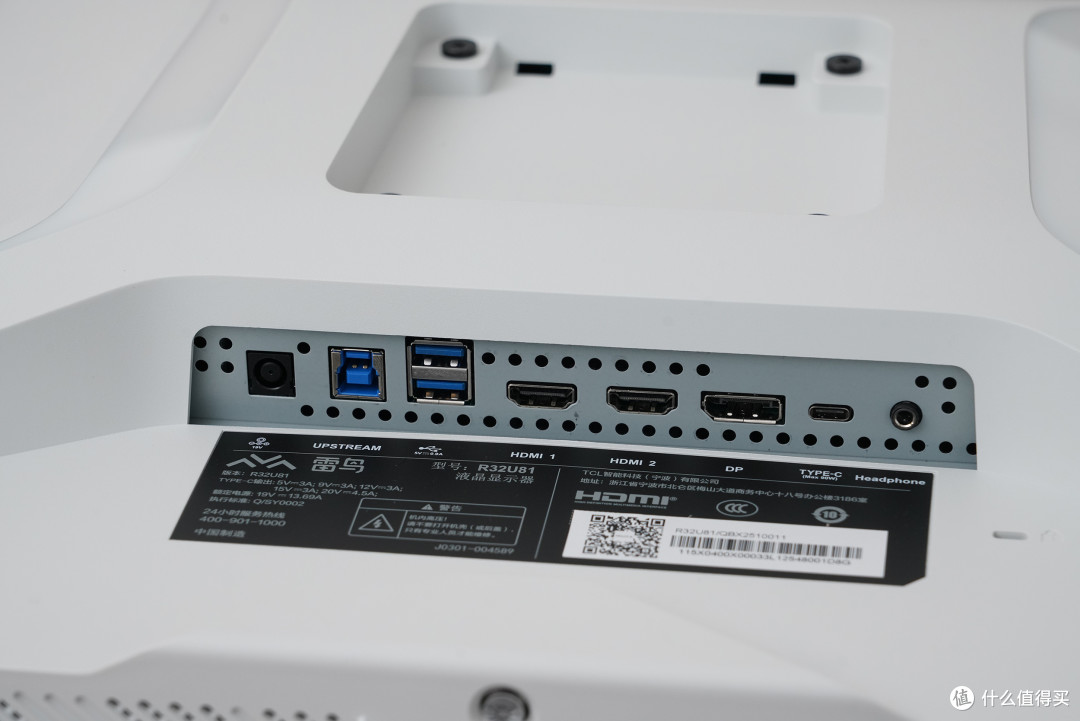 电竞桌搭颜值&性能双杀,国补高性价比-雷鸟32U8MiniLED显示器