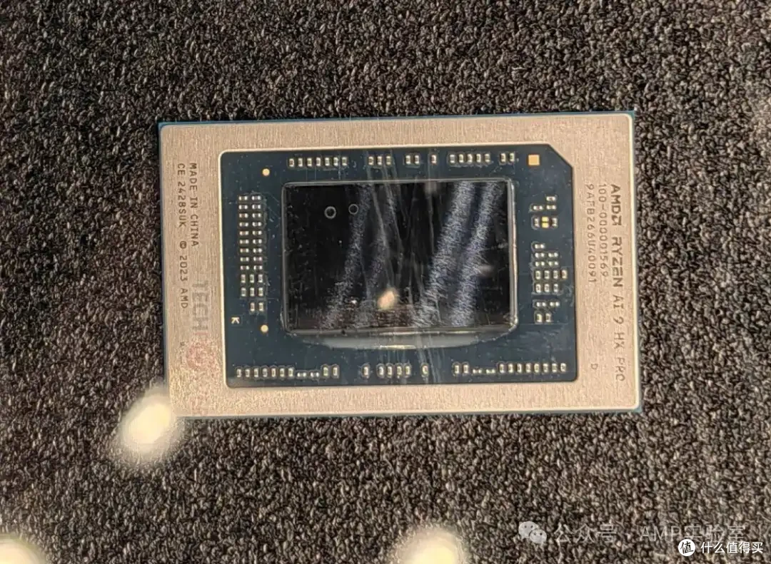 英特尔上手Panther Lake芯片实物，AMD展示最新三款ZEN5产品