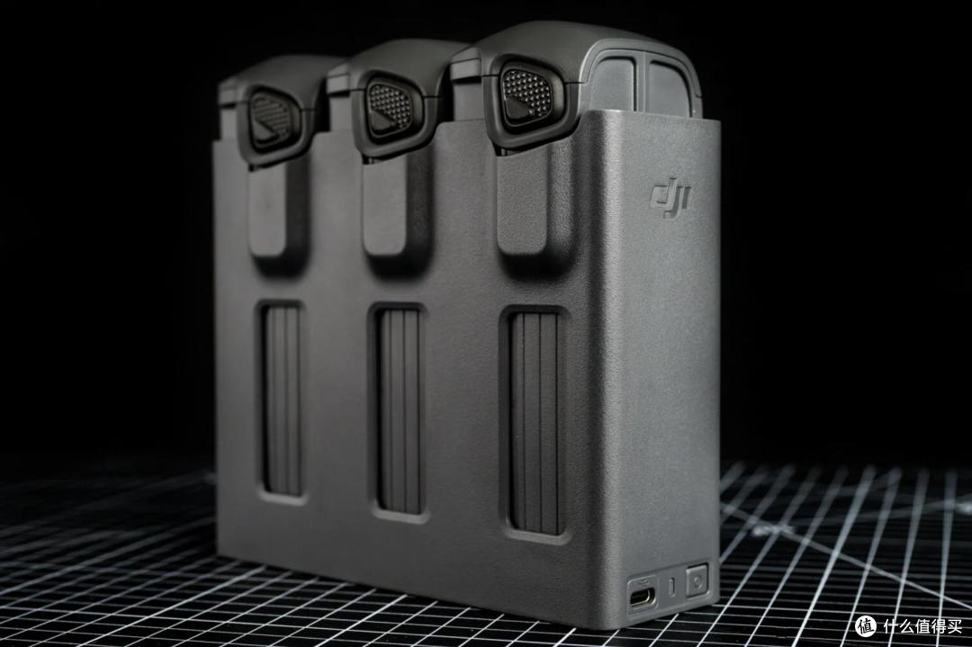 旗舰杀疯了!大疆Mavic4Pro深度评测:1亿像素+三摄云台全面进化