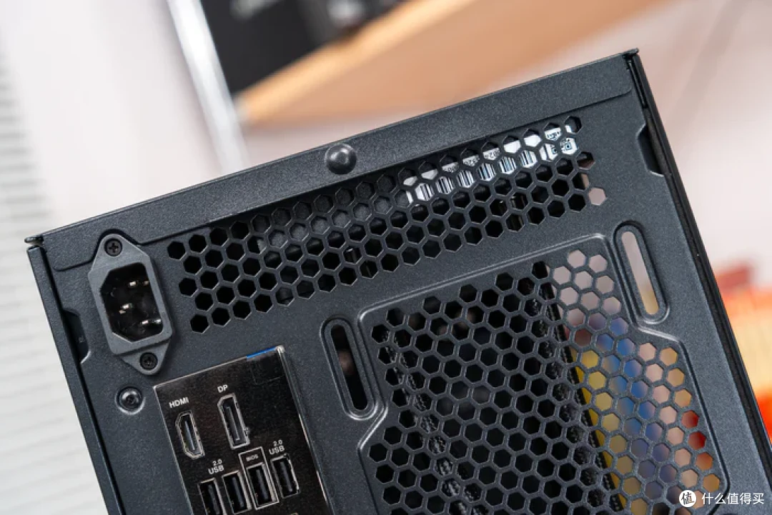 MATX小钢炮——华硕B850M重炮手+索泰5080AMP+闪鳞G600装机分享