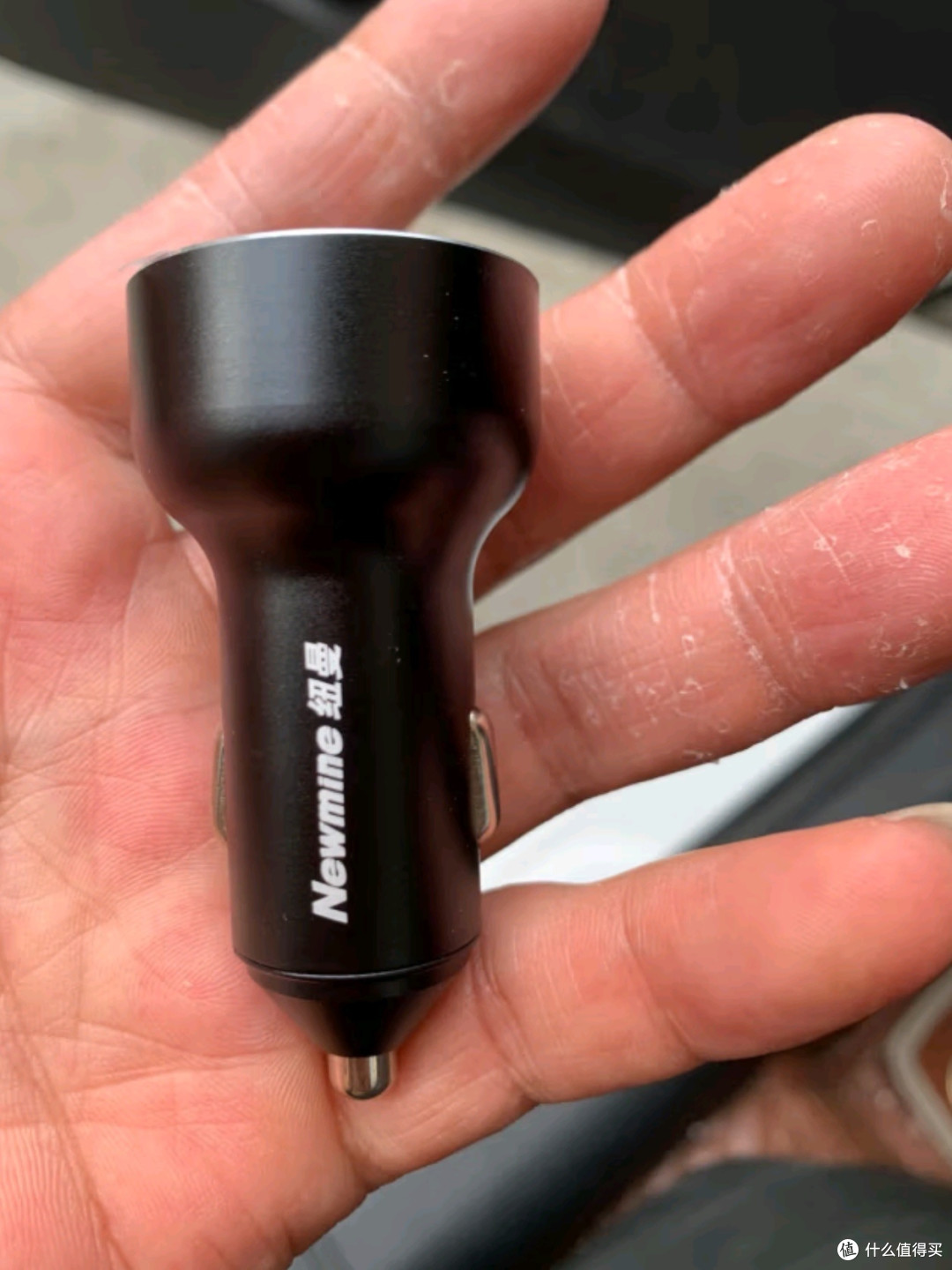 纽曼车载充电器快充:一拖三超级快充,满足苹果华为小米全需求