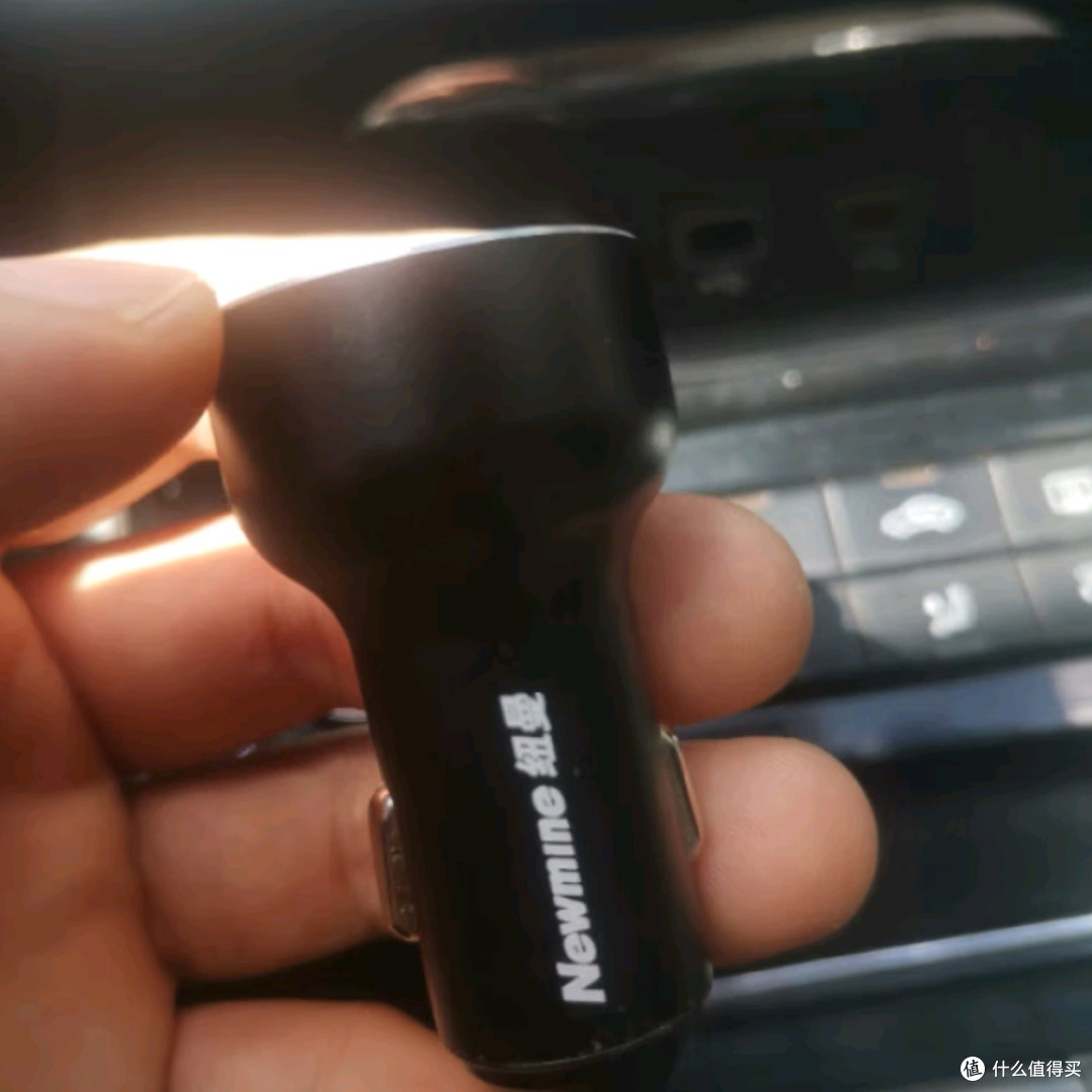 纽曼车载充电器快充:一拖三智能充电,苹果华为小米全速前行