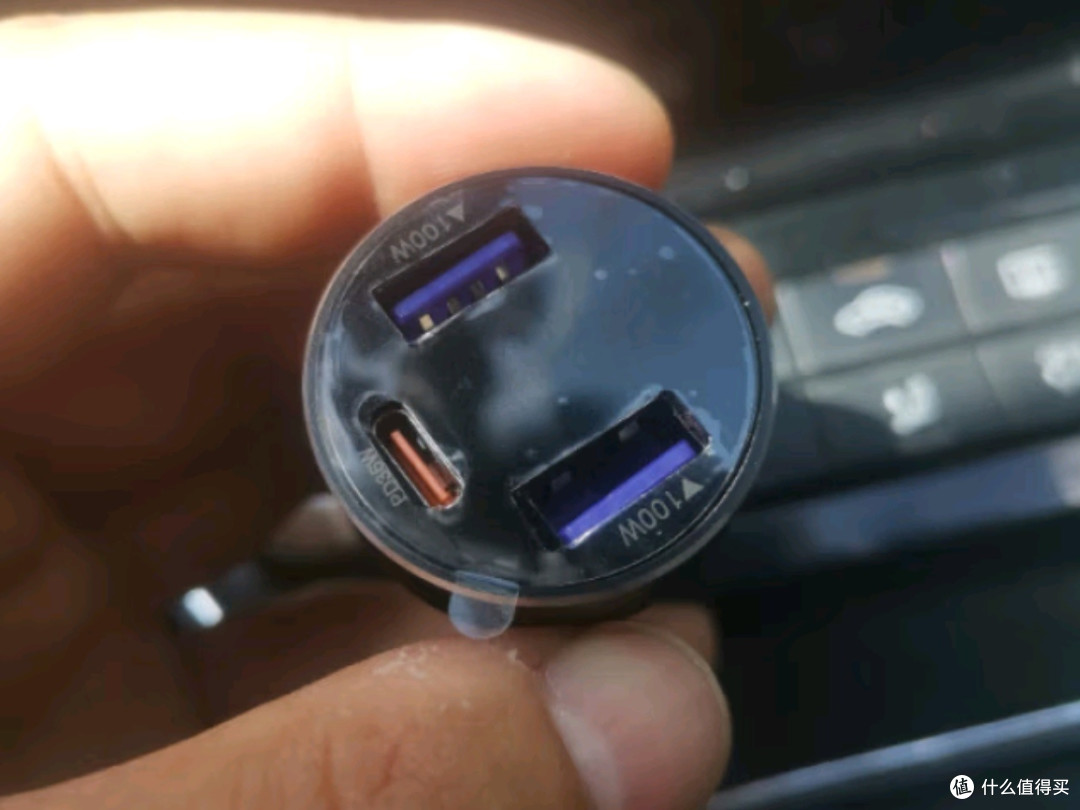 纽曼车载充电器快充:一拖三智能充电,苹果华为小米全速前行