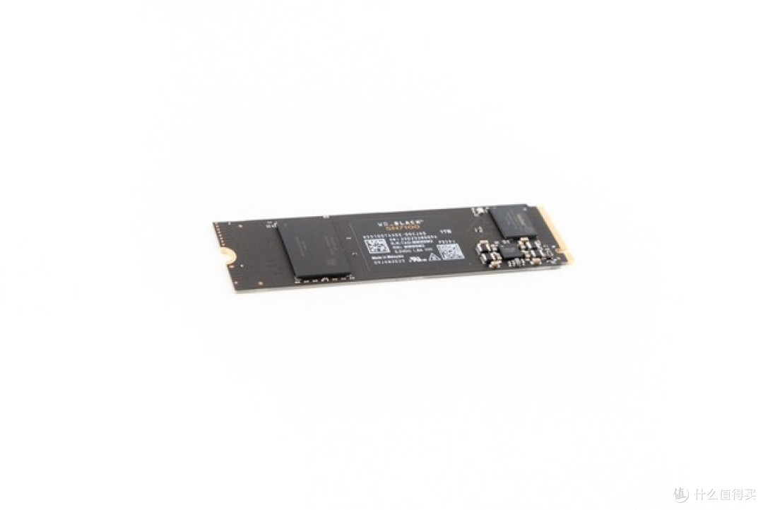 闪迪 WD_BLACK SN7100 NVMe SSD 1TB 开箱分享