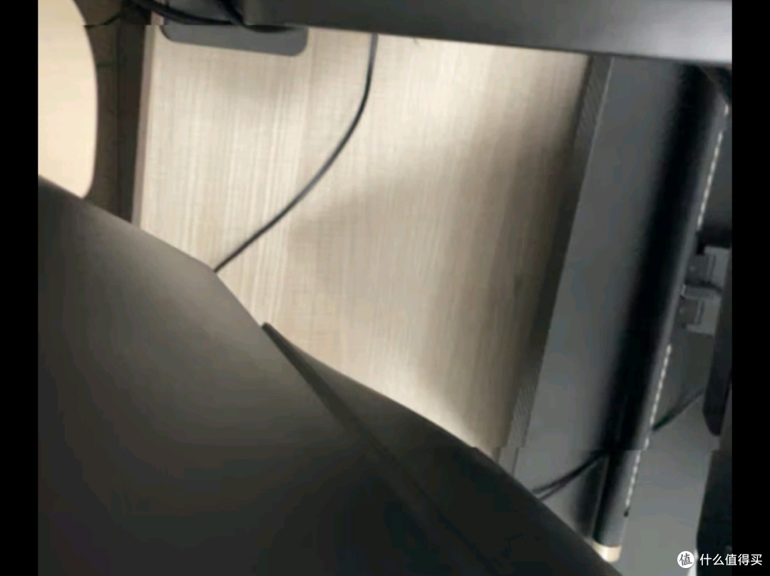 AOC AM420PLUS显示器支架臂：居家办公的桌面“变形金刚”