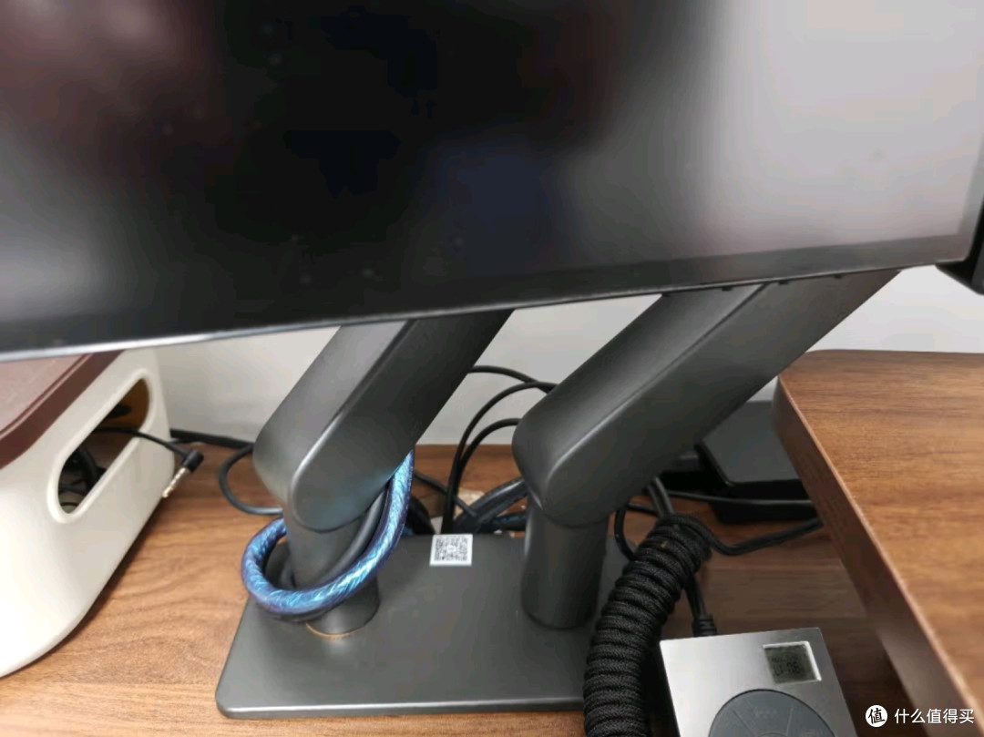 AOC AM420PLUS显示器支架臂:居家办公的桌面“变形金刚”