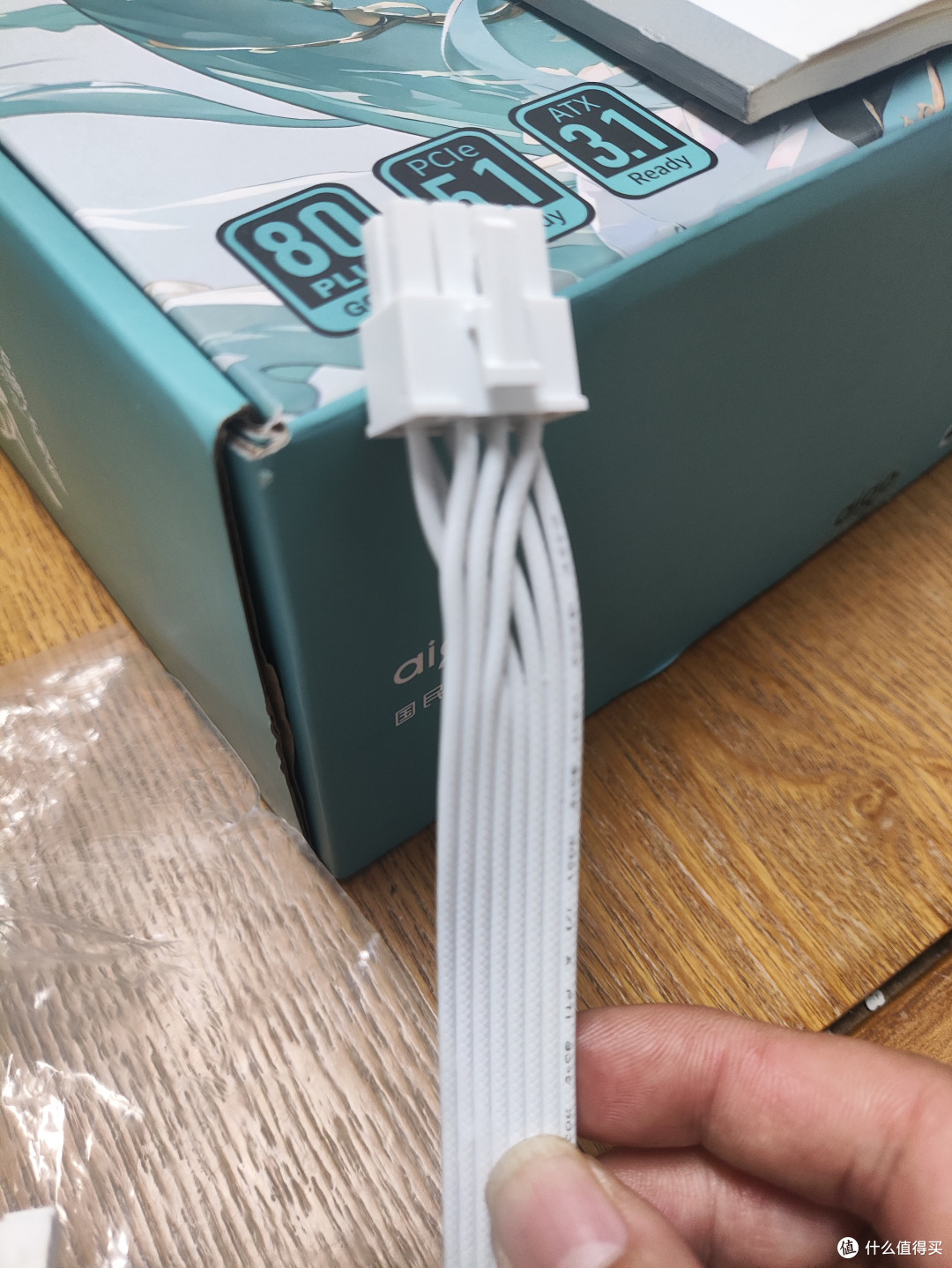 扁平压纹线吗，走线更美观 80Plus金牌 ATX3.1