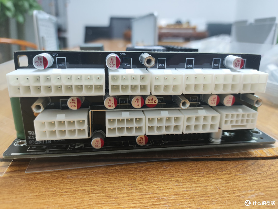 接口附近全部使用日系固态电容