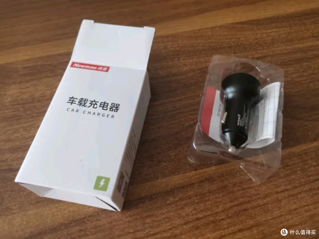 纽曼车载充电器快充:一拖三设计,满足你的全方位充电需求