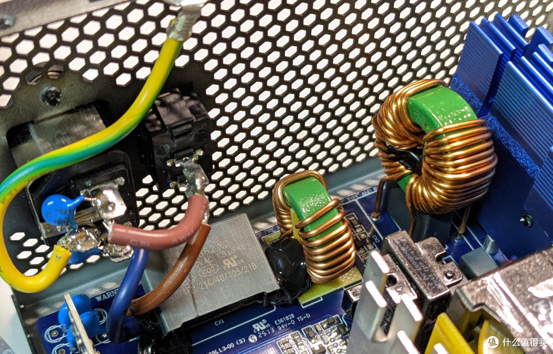 再塑白金巅峰?安耐美PK 1000W“白金竞蝠”电源拆解!