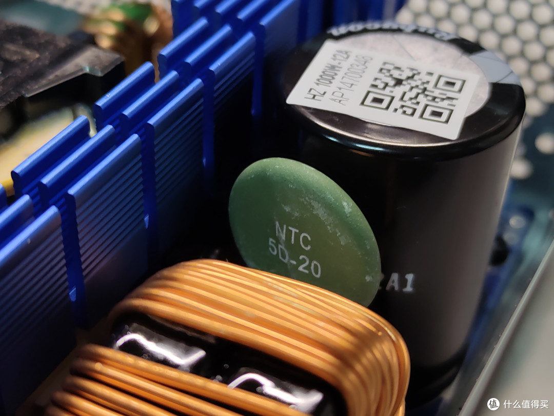 再塑白金巅峰?安耐美PK 1000W“白金竞蝠”电源拆解!