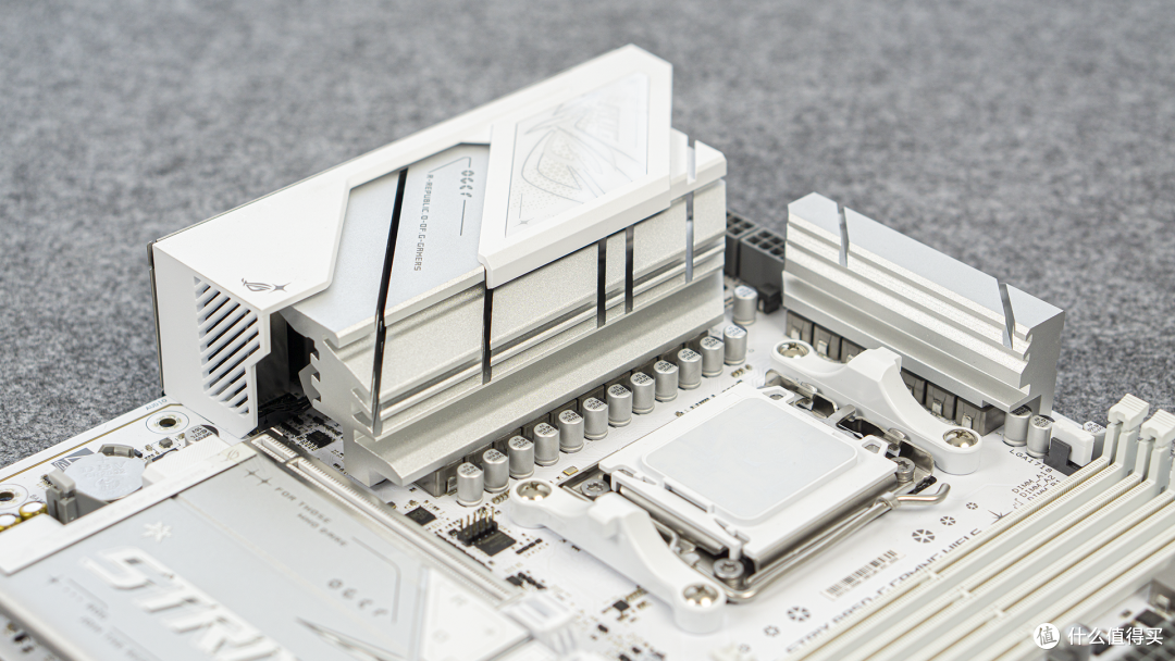 全新升级、豪华堆料、搭配98x3D,华硕ROG B850小吹雪618值得入手