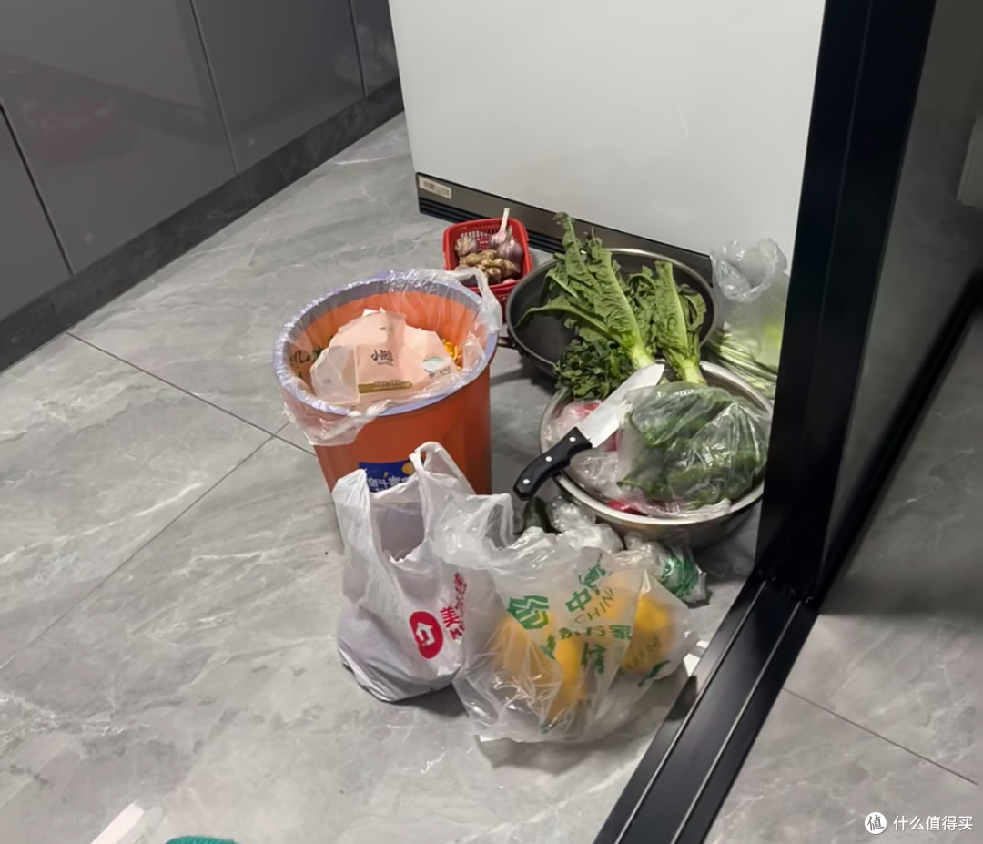 被网友家的柜子设计惊呆了,只是换个思路,就解决了不少收纳痛点