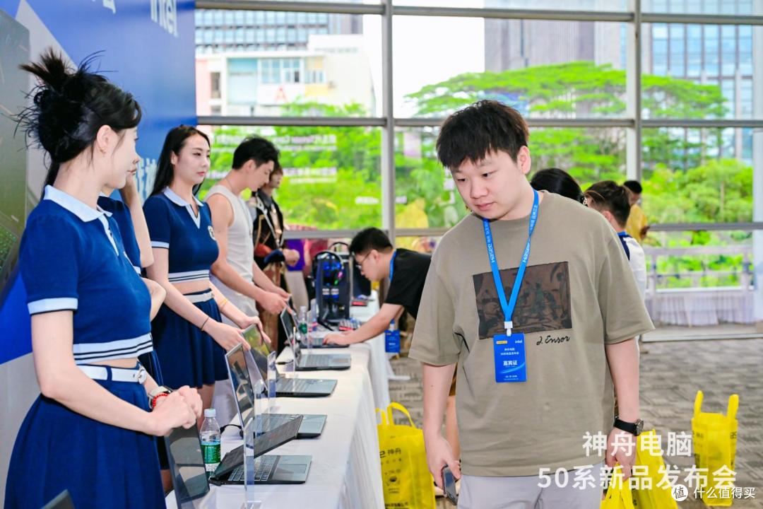 当「堆料狂魔」遇上「甜品级定价」 神舟50系发布会交出满意答卷
