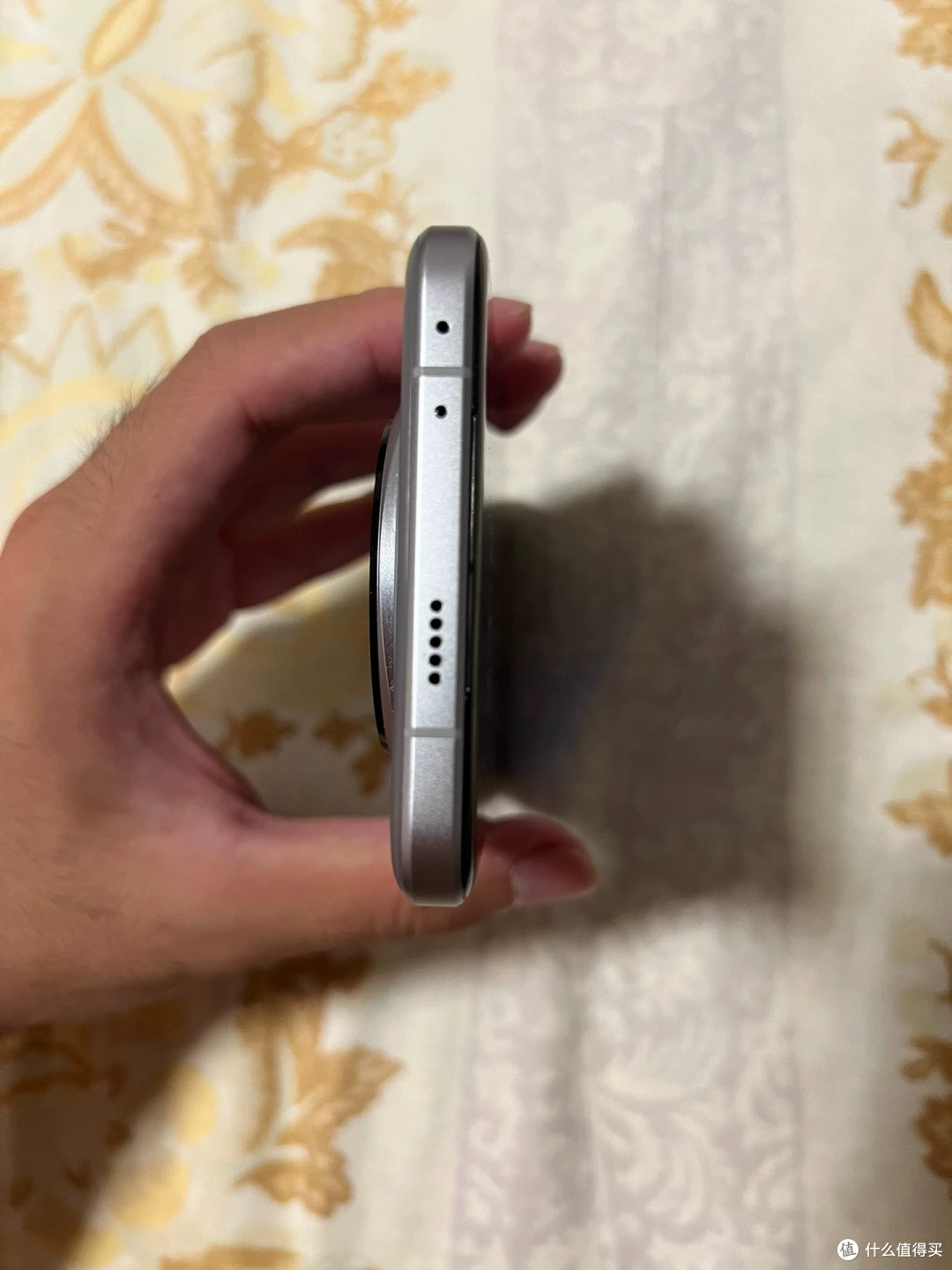 荣耀Magic7 Pro:旗舰机的“新卷王”,还是“花架子”?
