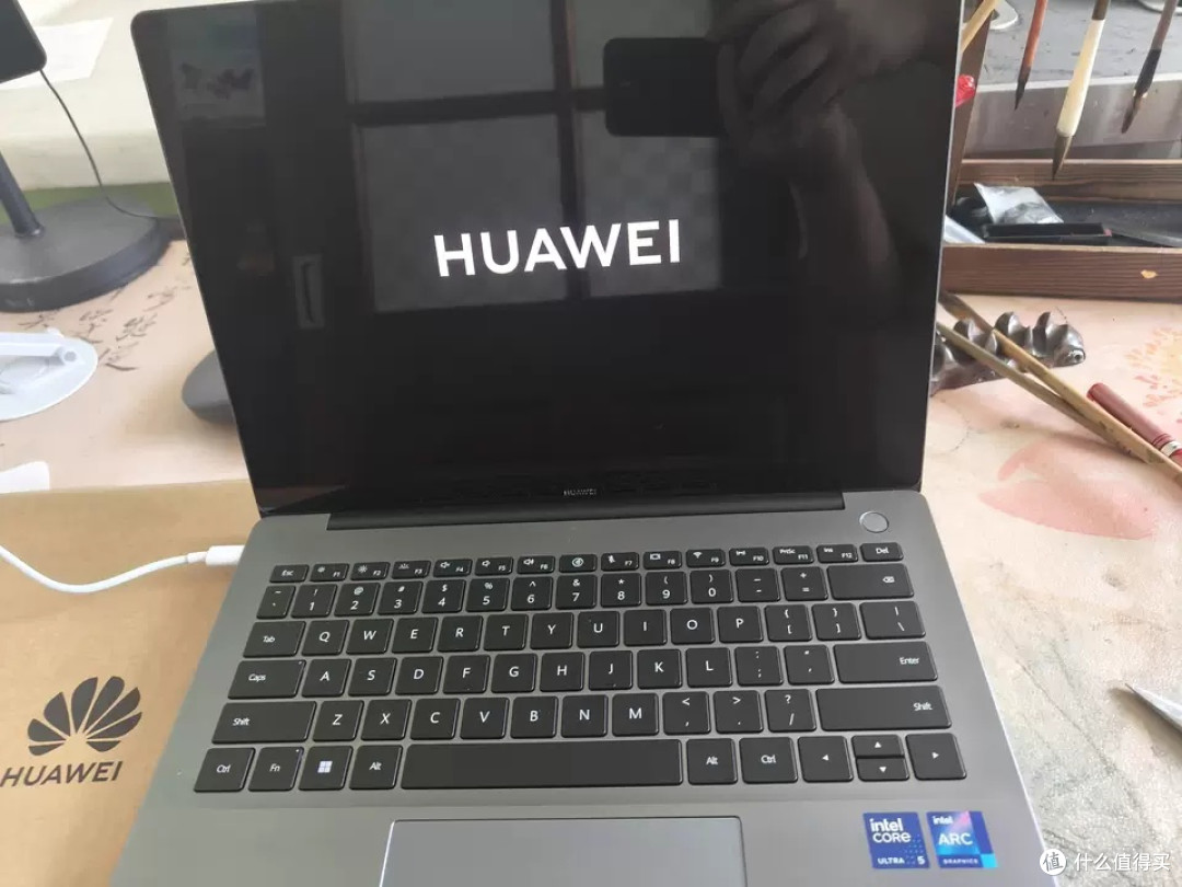 华为 MateBook 14 酷睿 Ultra:轻薄便携,高效办公