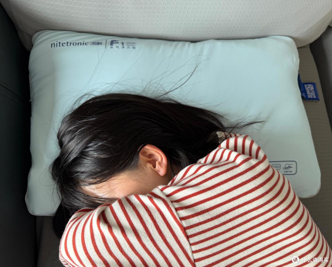 天呐!添眠水气浮力枕简直是睡眠“魔法枕”