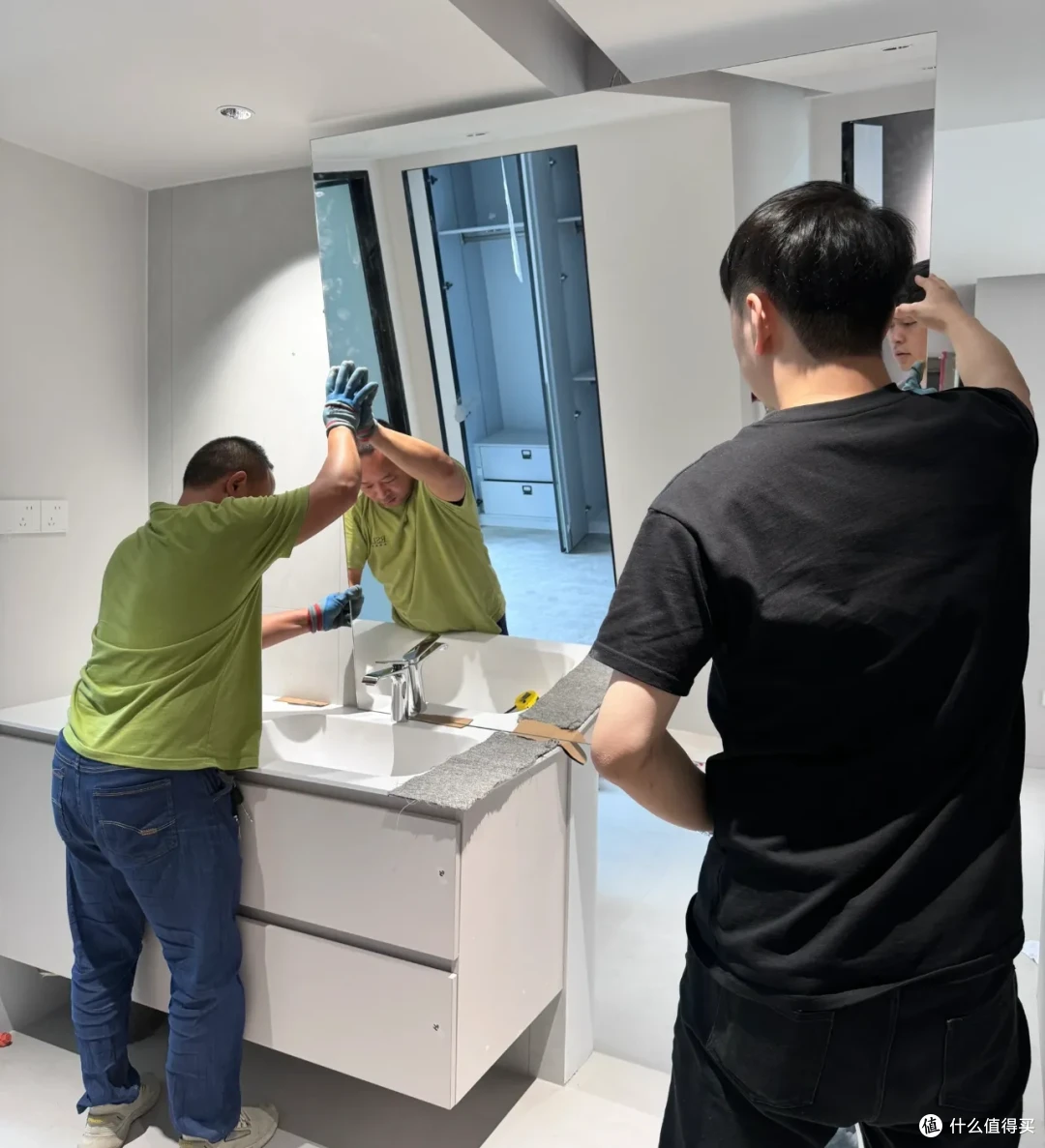 不顾反对，卫生间做了全面镜，入住后发现：太完美了！