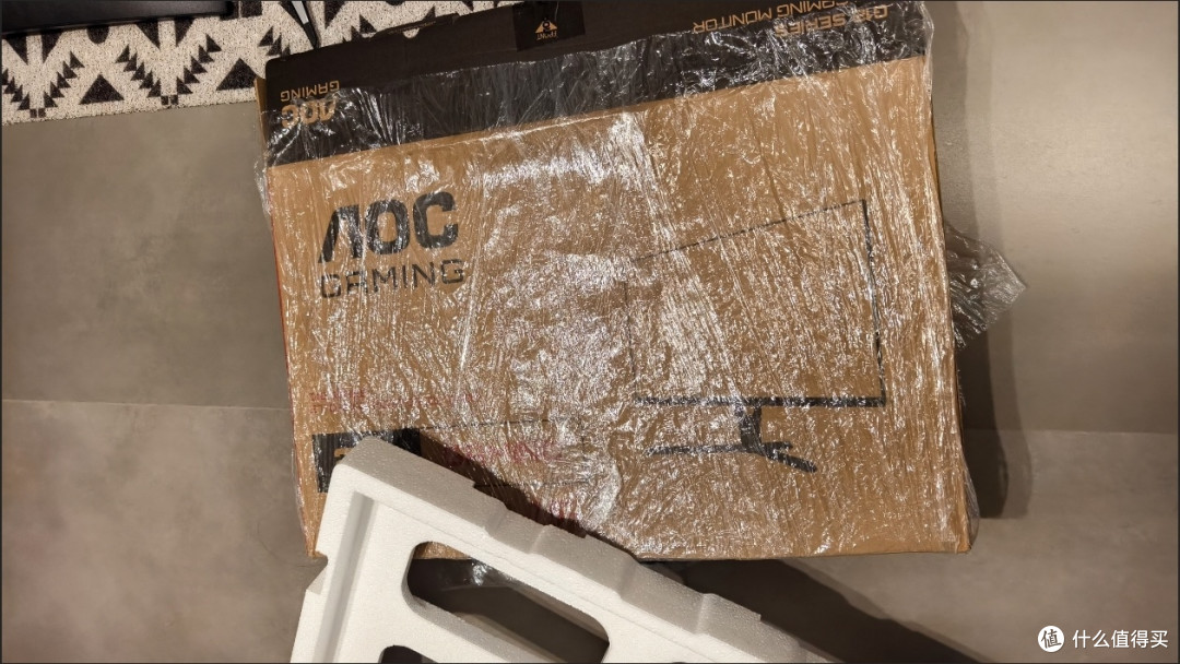 桌搭美学新风尚:创意桌面布置与AOC Q27G40E的惊艳搭配