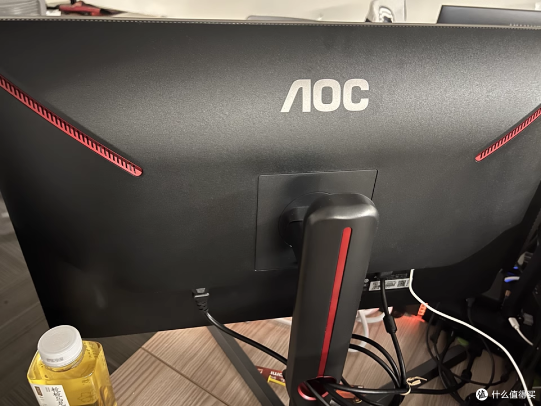 27 英寸 4K 高清 AOC 显示器:桌搭新宠的惊艳之旅