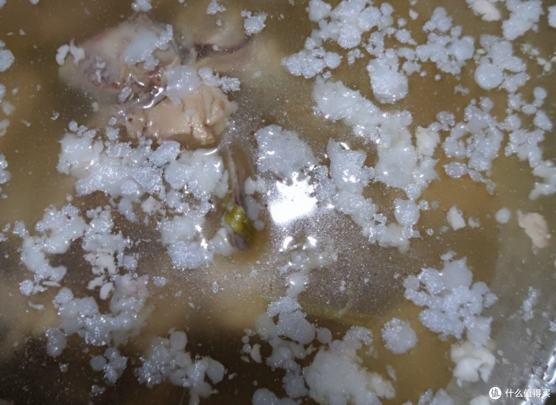 肉食水里浮沫:是脏东西还是精华?该留还是该弃?