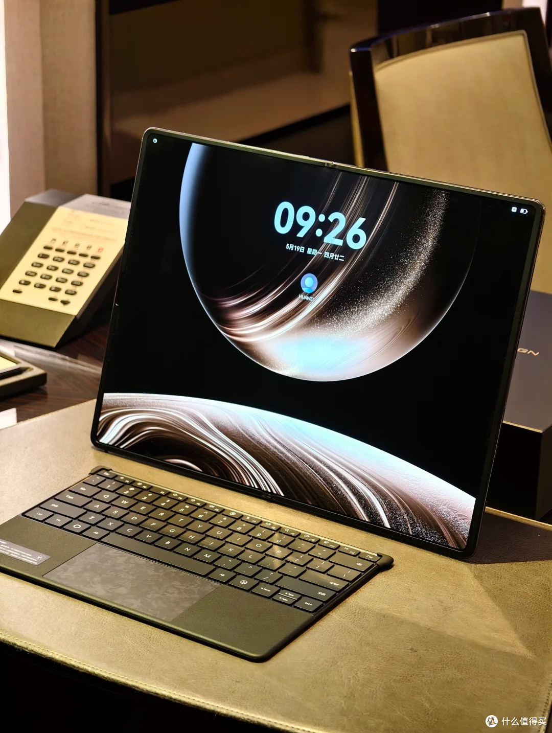 23999 元的华为折叠电脑,是科技革命还是天价噱头?