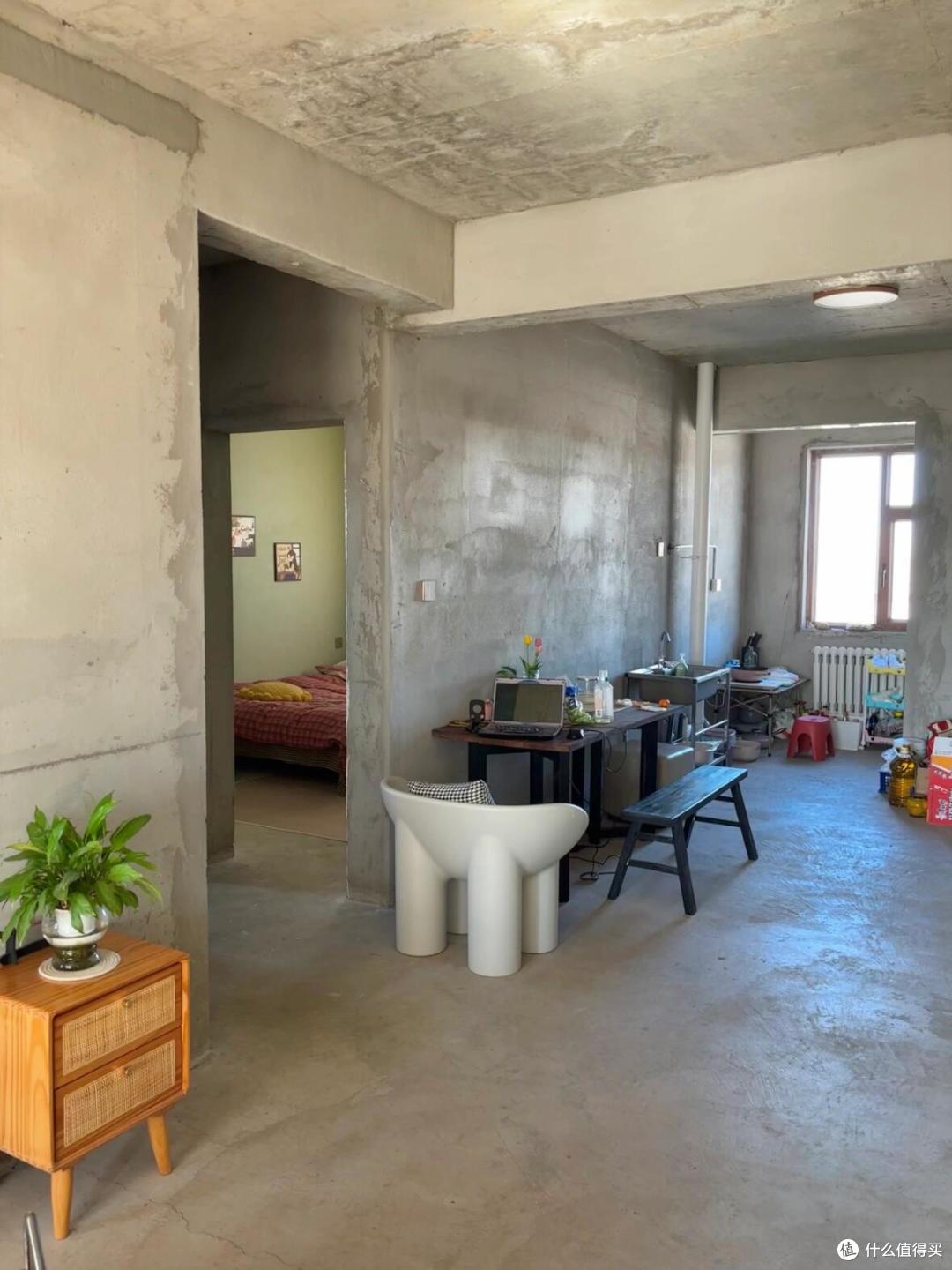 广东小哥哥，因直接入住“毛坯房”而走红，花费1万，住得很舒服