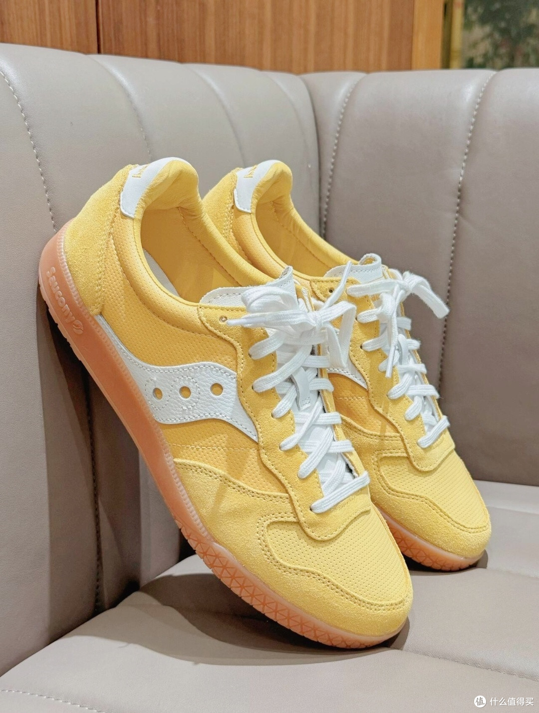 Saucony BULLET CT休闲运动鞋：清新配色，时尚出行