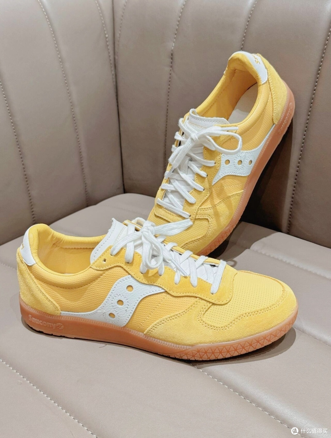 Saucony BULLET CT休闲运动鞋：清新配色，时尚出行