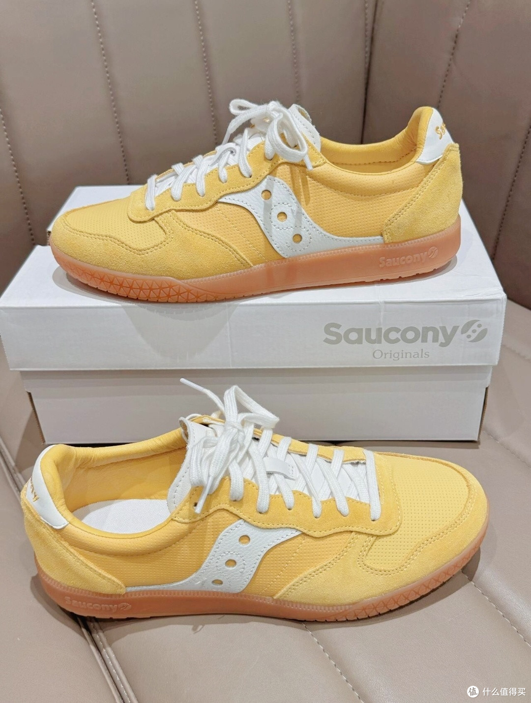 Saucony BULLET CT休闲运动鞋：清新配色，时尚出行