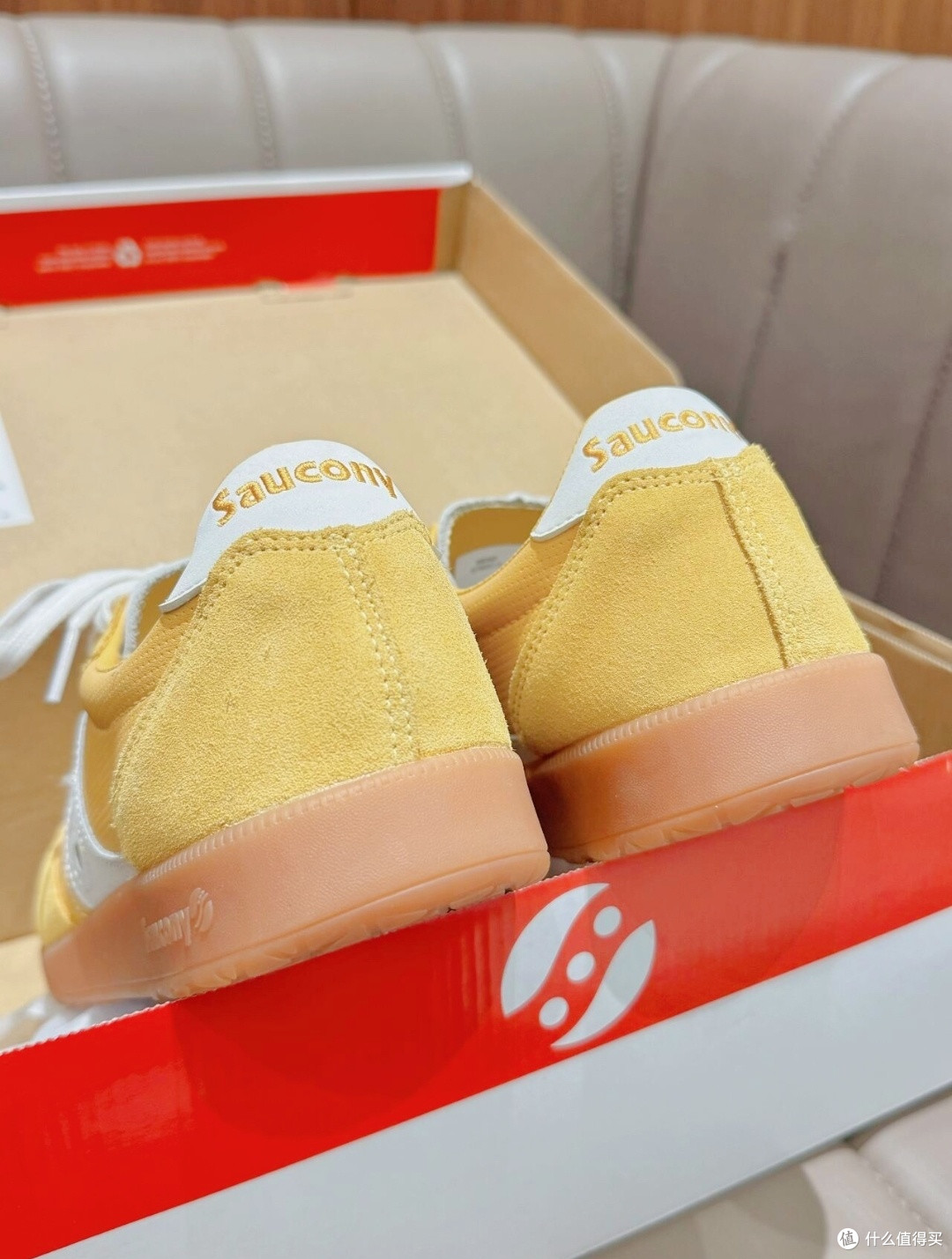 Saucony BULLET CT休闲运动鞋：清新配色，时尚出行