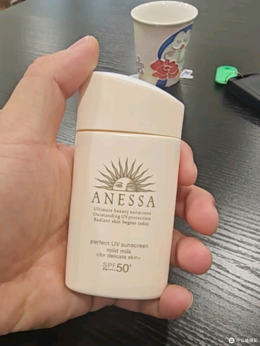 安热沙防晒套装:小金瓶60ml+喷雾60g,双效组合打造夏日防护矩阵